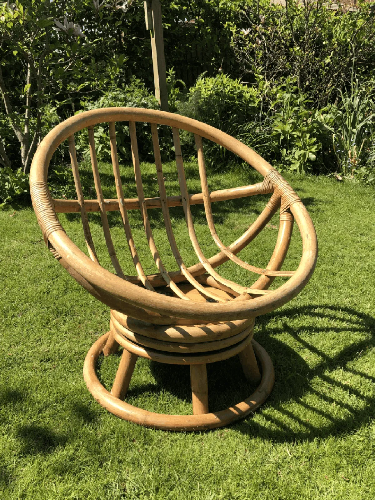 Chairs: Egg Chair