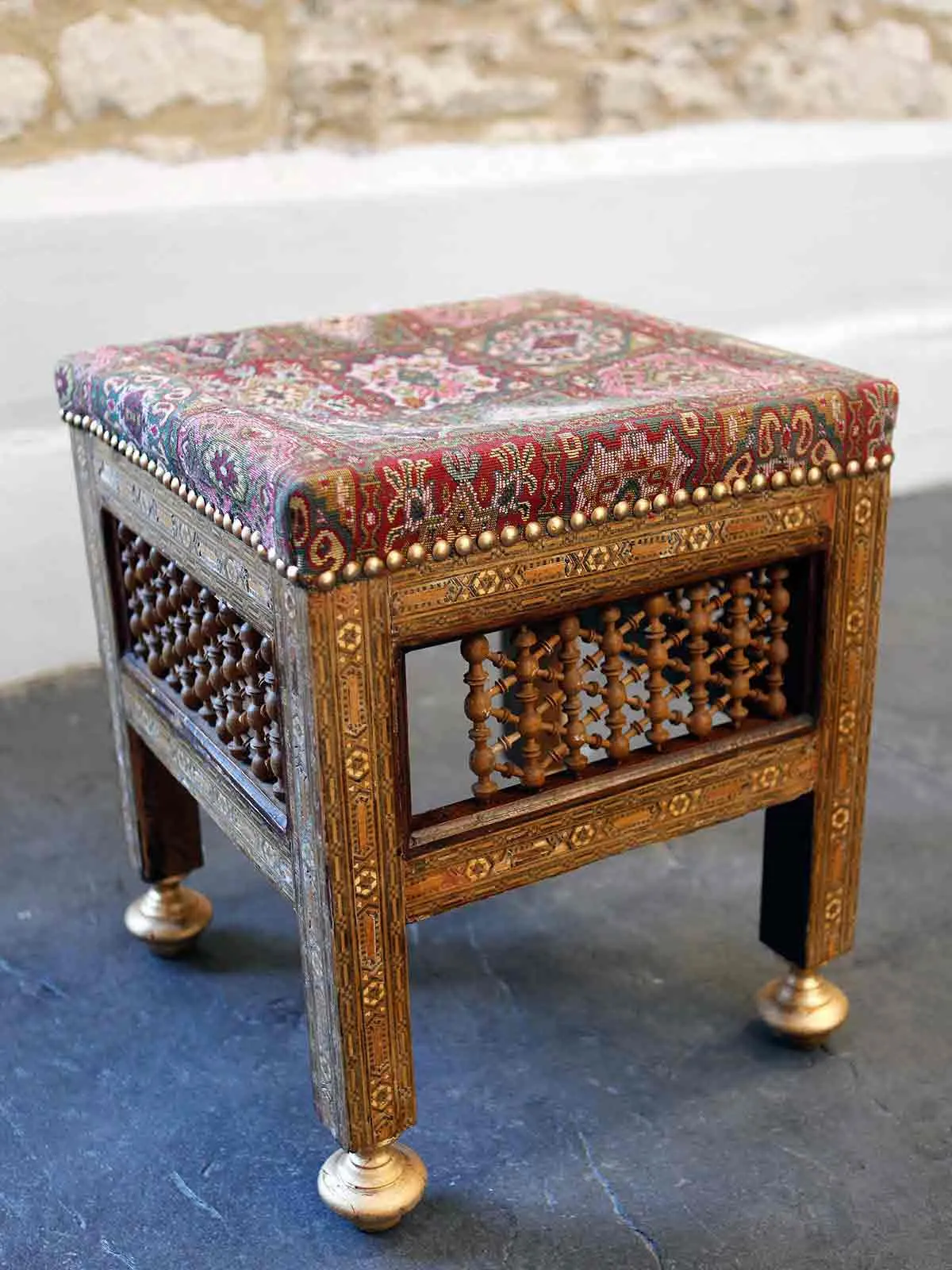 Chairs: Footstools & Pouffes
