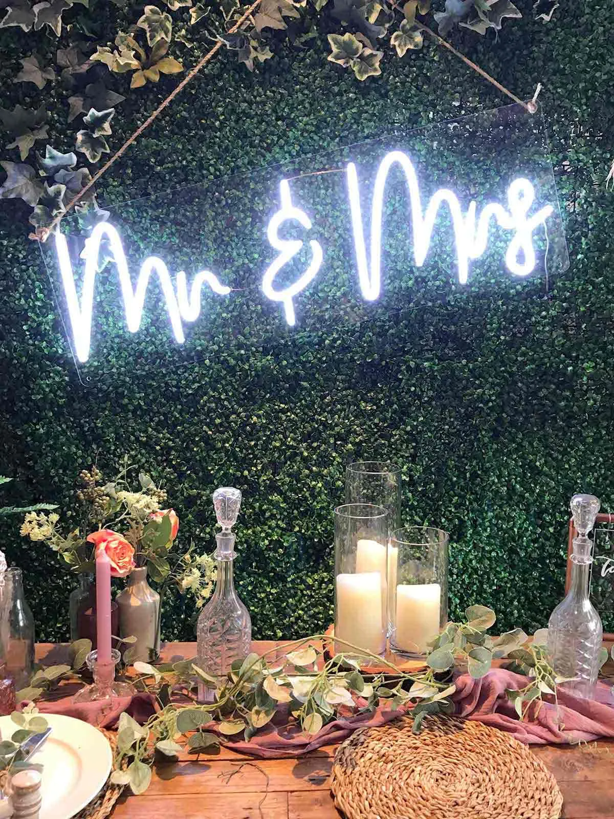 Neon Signs: Mr & Mrs